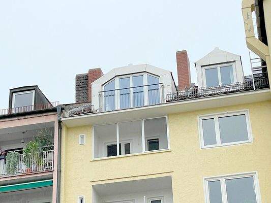 Hausansicht Rückseite mit der Wohnung West-Seite