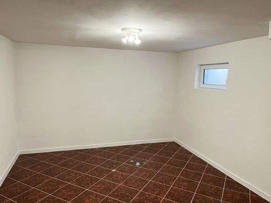 Kellerraum/Arbeitszimmer KG