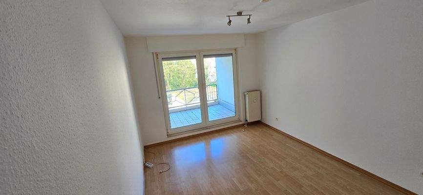 Schlafzimmer zum Balkon