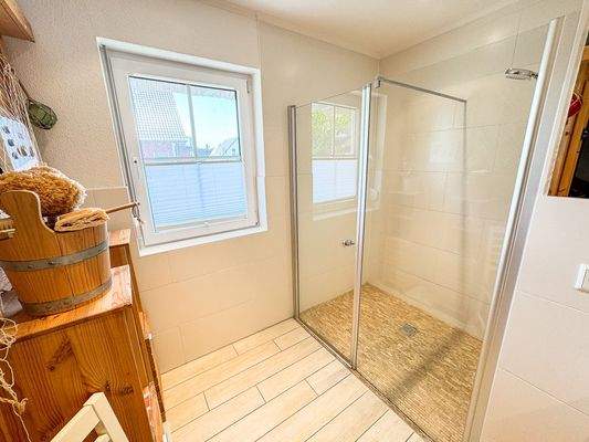 Dusche, Sauna, Doppelwaschtisch