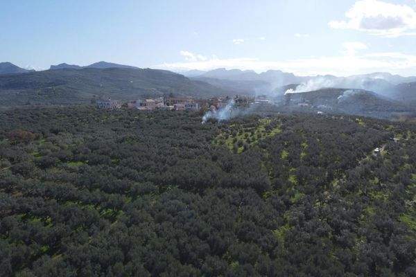Kreta - Kaloudiana: Schönes Grundstück mit Berg- und Meerblick