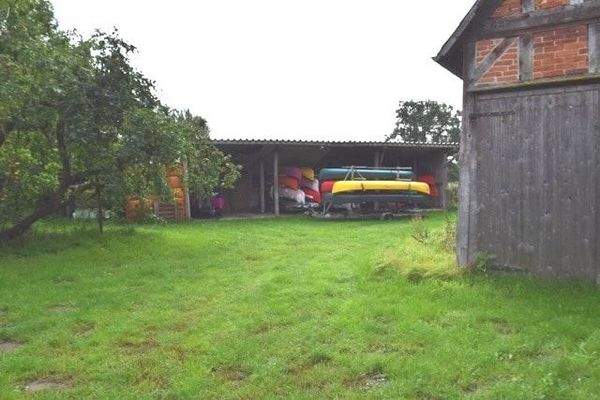 Hof Unterstand neben Scheune