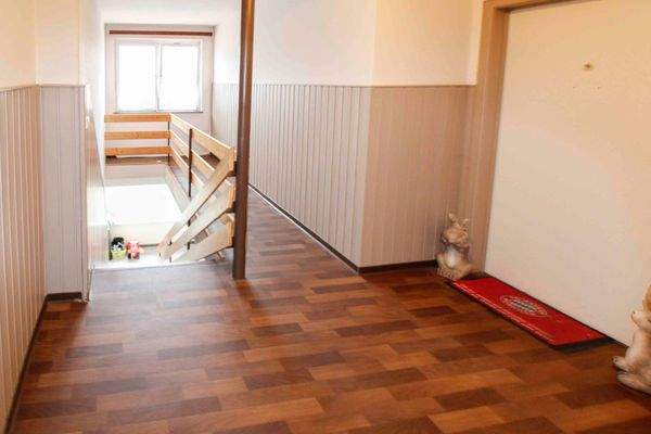 Flur zur Wohnung ins OG.