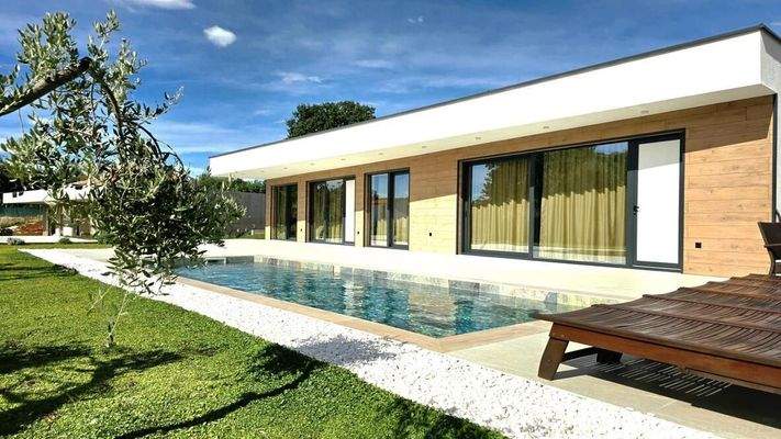 8E2639C5-9CAD-4102-821B-B1C5AB50A527_1_105_c