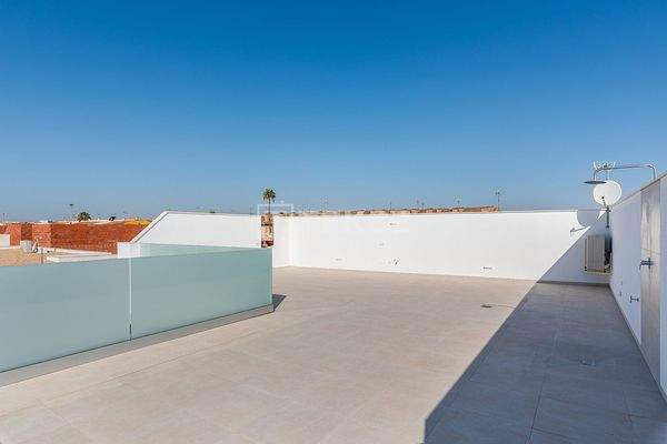 Detached Contemporary Villas near the Beach in Los Alcázares