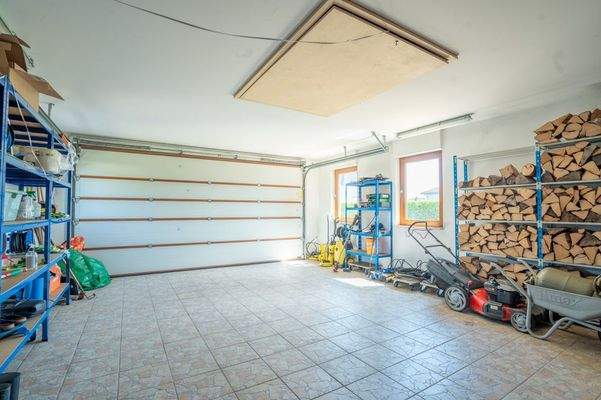 Doppelgarage am Haus