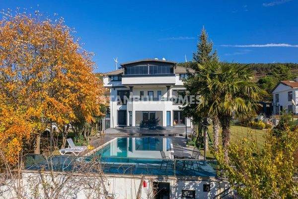 Stunning Homes in İstanbul with Private Pool and Garden