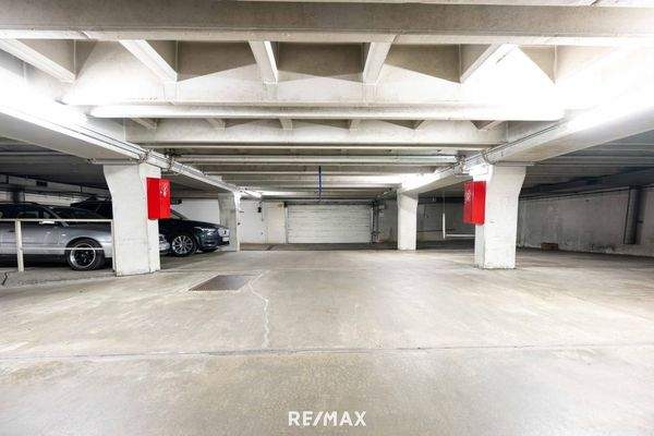 Tiefgarage - 2 Stellplätze verfügbar