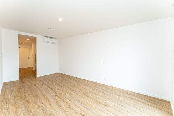 Box 75 Apt 5 (5 of 10).jpg