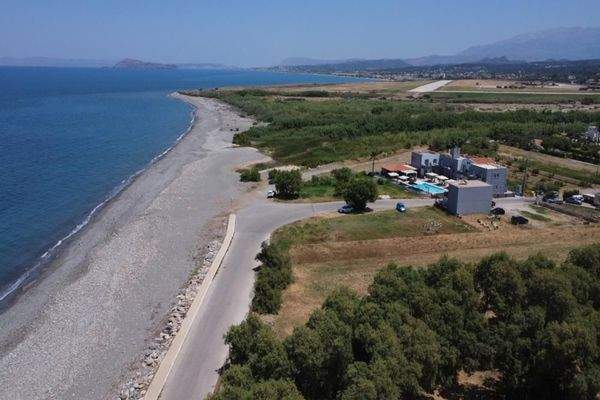 Kreta, Tavronitis: Erstklassiges Strandgrundstück mit malerischem Meerblick zu verkaufen