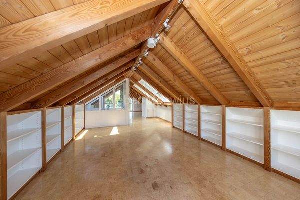 3437 Studio Spitzboden b