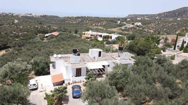 Kreta Sisi - vier Wohnungen in einem großen Garten zur Renovierung