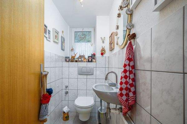 Kompaktes Gäste-WC mit Tageslicht