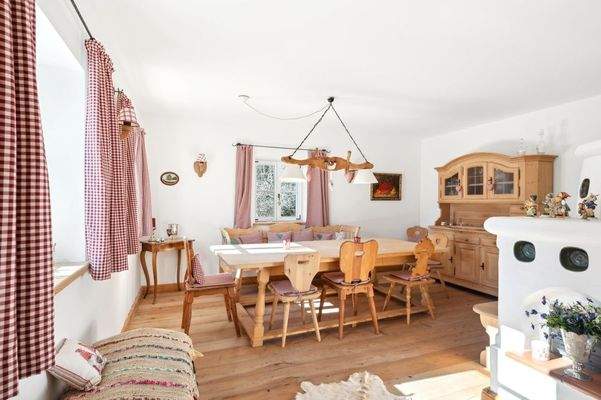 ... mit gemütlichem Kachelofen