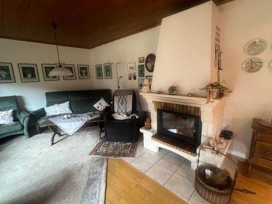 Wohn- und Esszimmer EG mit Kamin