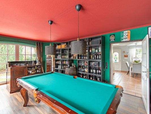 Irish Pub mit Blick in die Küche 