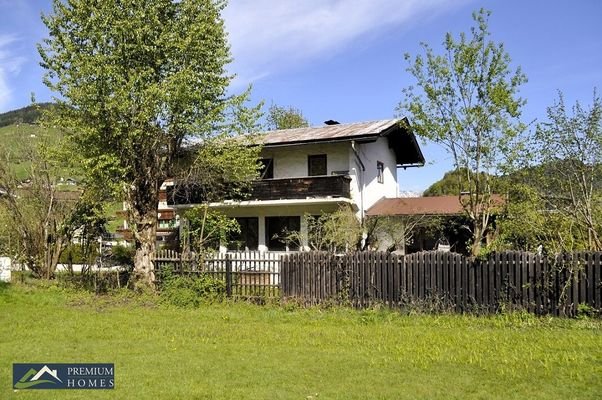 NIEDERAU - Einfamilienhaus - Sanierungsobjekt - in sonniger Lage - Hausansicht