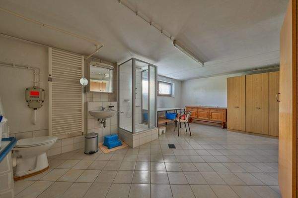 Waschküche mit Dusche, WC