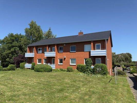 Rückansicht Mehrfamilienhaus