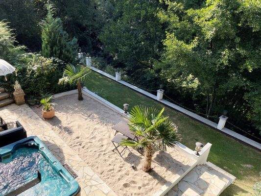 Palmen-Terrasse mit Whirlpool