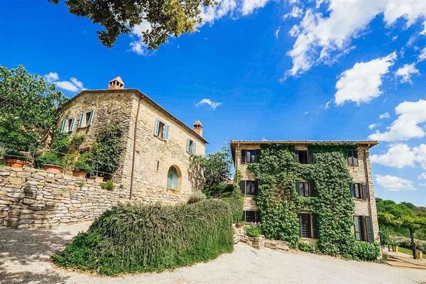 5.s587_outside-of-property_-Via-dei-Colli_Parco-in