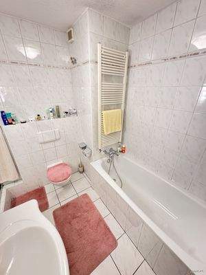 Badezimmer - Badewanne