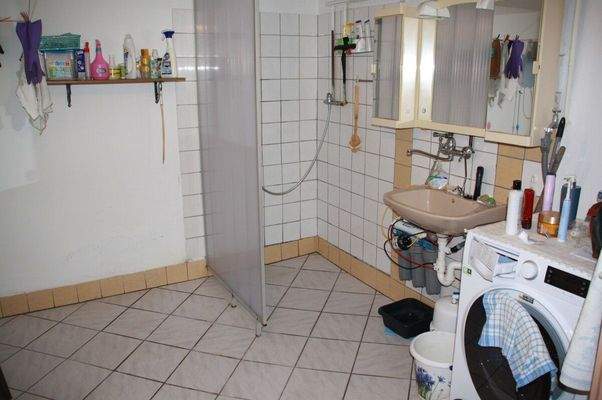 Extra-Dusche im Keller