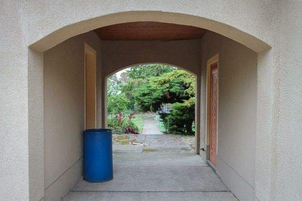 Anbau/ Durchgang zum Garten