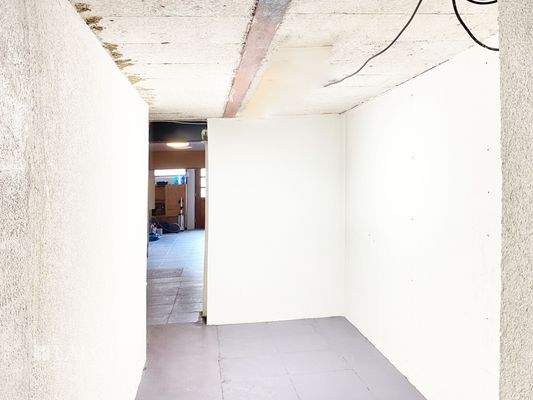 Durchgang zur Garage