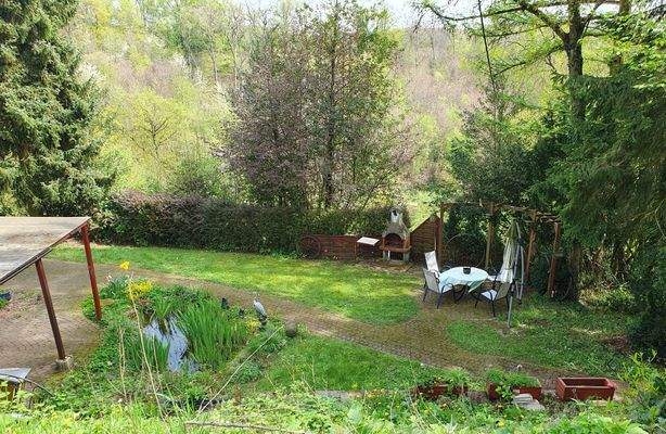 Grüne Oasen hinter dem Haus, uneinse