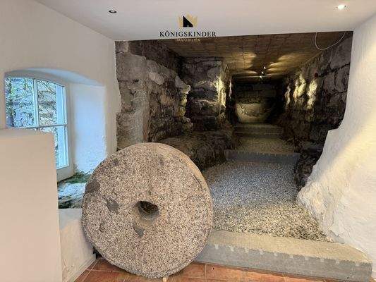 Tunnel mit Naturstein