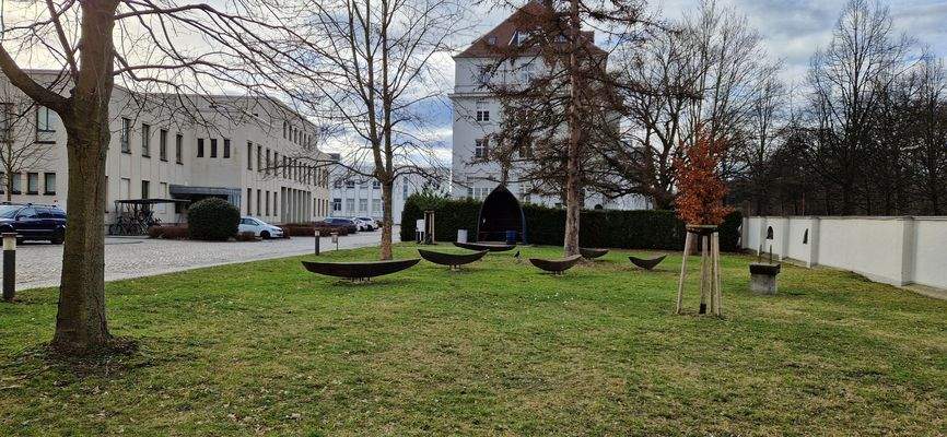 Grünfläche gegenüber Haus 2.jpg