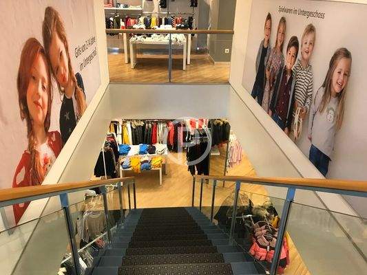 Treppe ins Untergeschoss