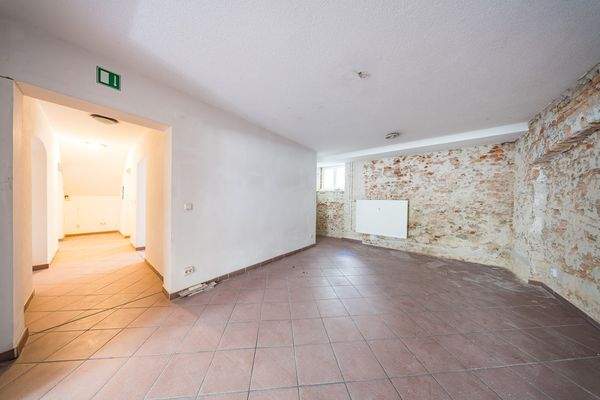 Gewerbefläche im Souterrain