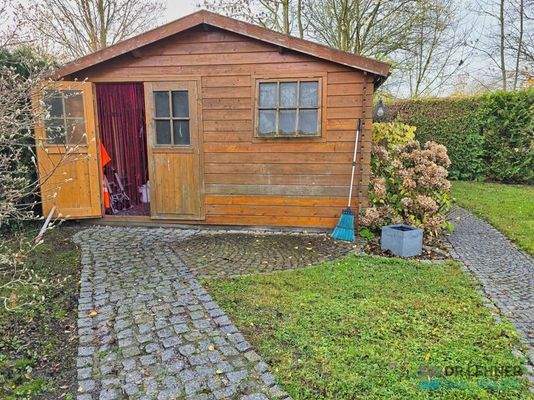 Gartenhaus im hinteren Grundstücksteil