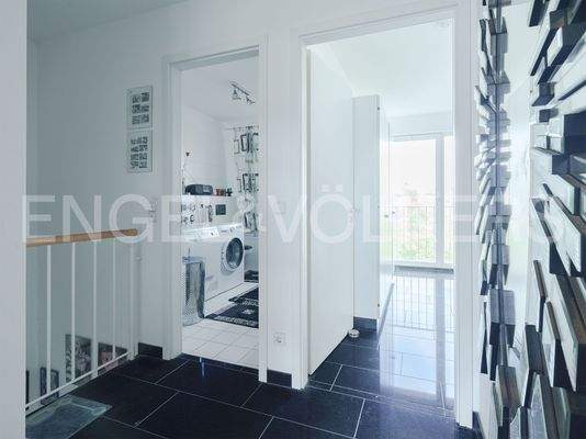 Blick in ein weiteres Zimmer und Bad im DG Kopie