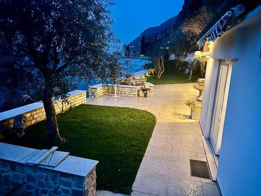 Garten bei Nacht.jpg