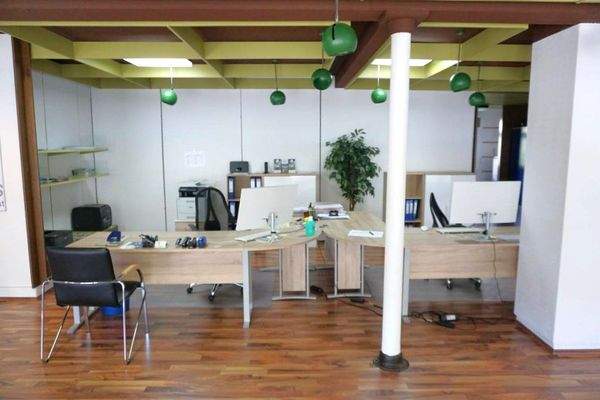 Arbeitsplätze oder Ausstellungsfläche