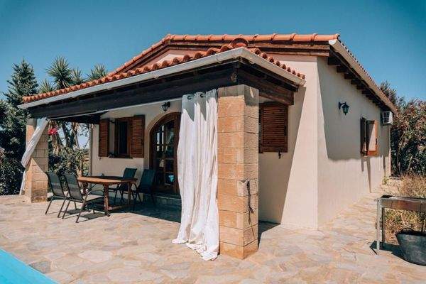 Kreta, Roumeli: Wunderschöne Villa auf dem Land