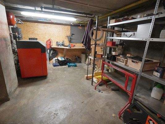 Kellerraum mit der vorhanden Öl-Zentralheizung