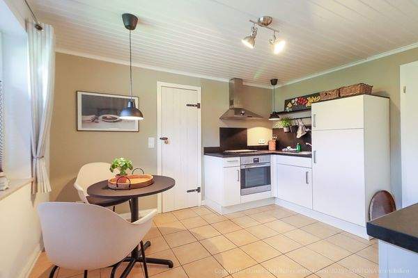 Voll ausgestattete Küche