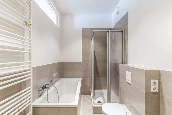 Badezimmer mit Dusche