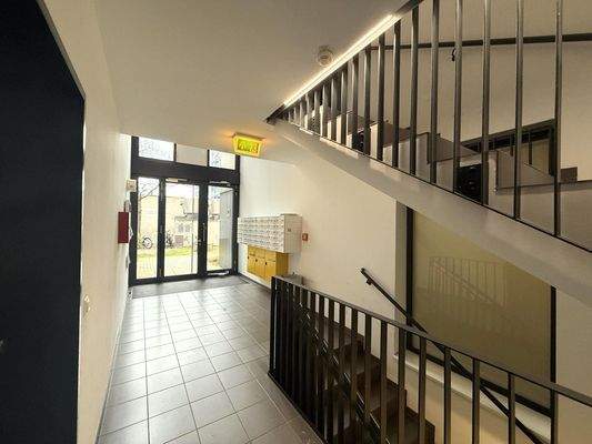 Stiegenhaus / Hauseingang