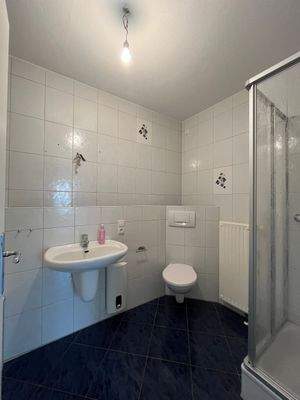 Modernes Badezimmer