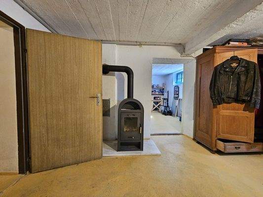 Keller mit Kaminofen