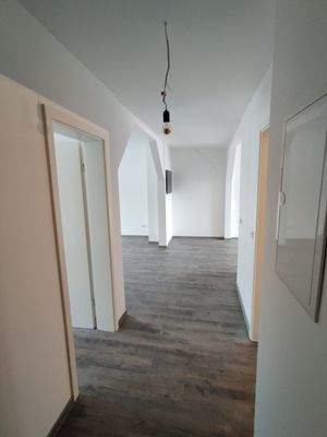 Flur Blick zum Wohnzimmer