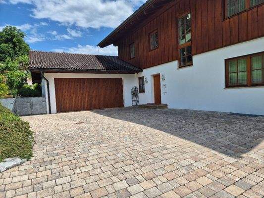 Geräumige Doppelgarage mit Empore...