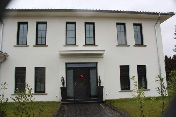 Eingangsbereich Strasse ...