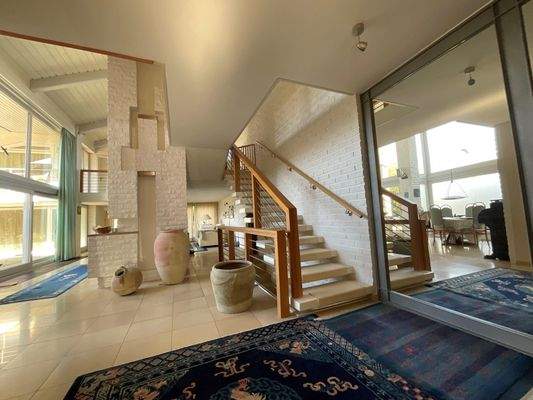 Blick vom Eingangsbereich in den Wohnbereich (Hinterhaus)