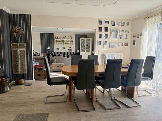 offener Wohn- und Essbereich